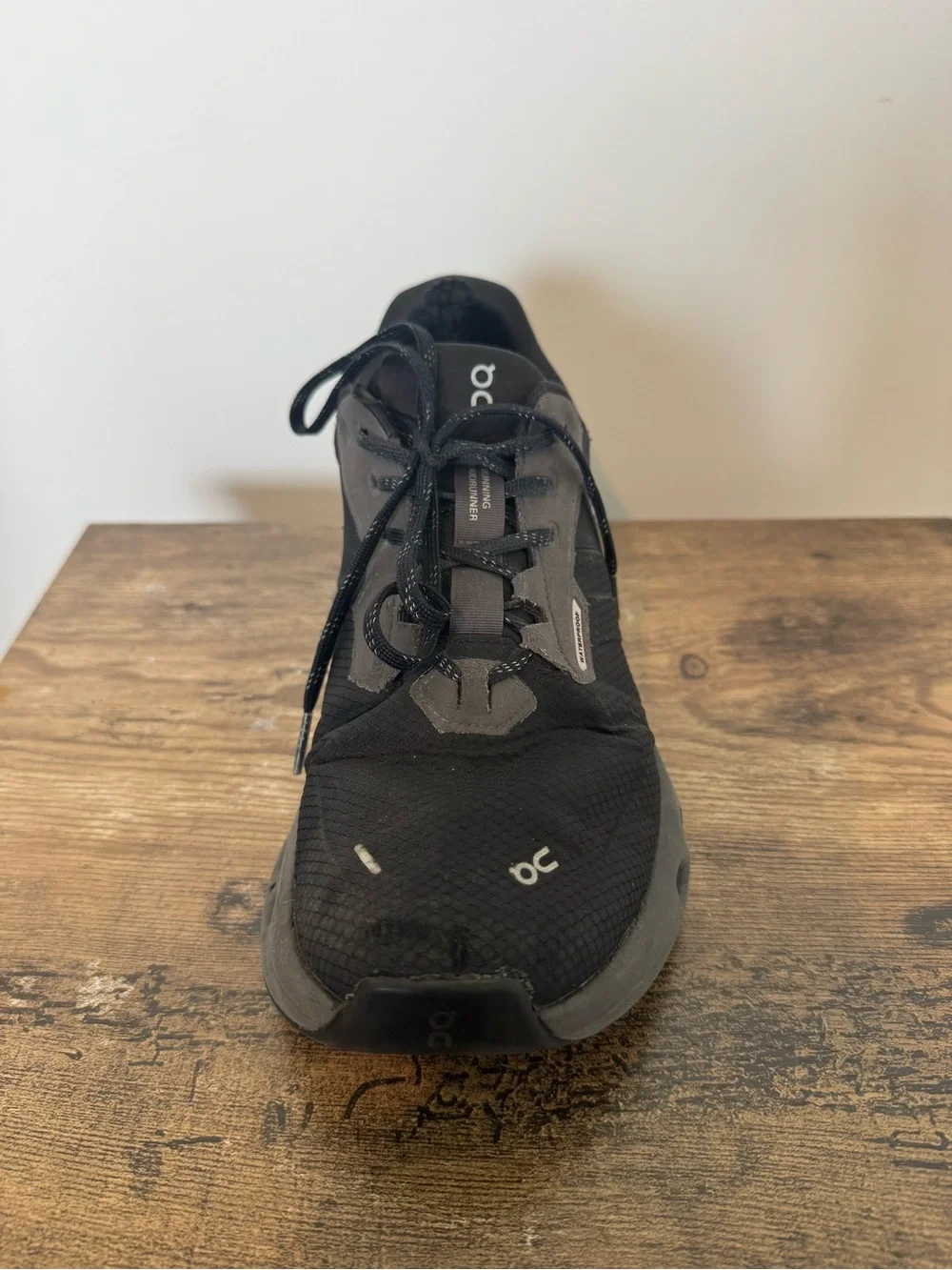 On Cloud Womens Black Cloudrunner 2 Waterproof Sneakers CloudTec Cushioning Sz 9